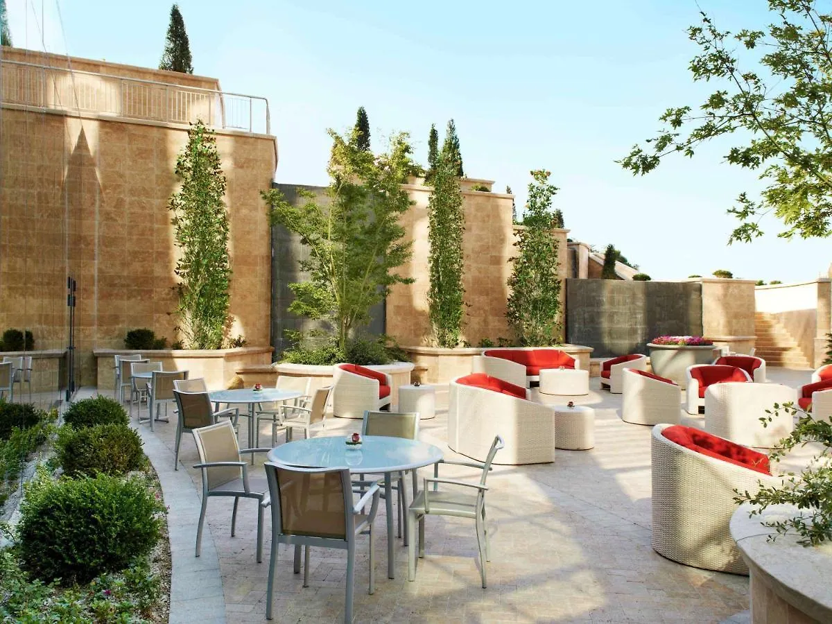 Отель Fairmont Baku, Flame Towers